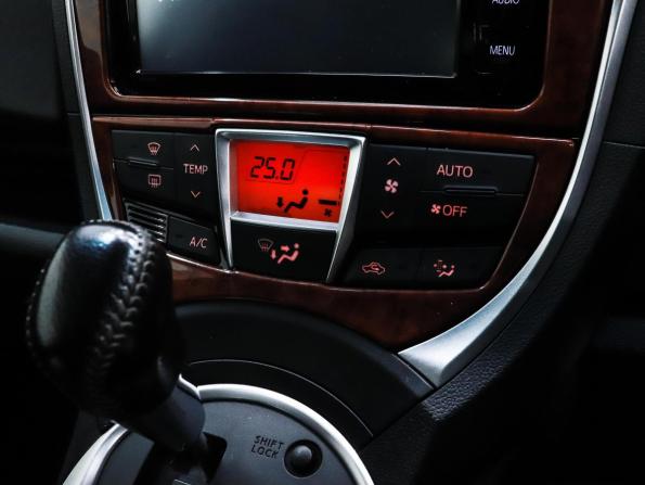 Toyota Ractis II с пробегом 2016 года, цена 999 000 рублей, 229629 км, хэтчбек, Автокод Объявления