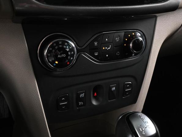 Renault Logan II с пробегом 2016 года, цена 809 000 рублей, 139982 км, седан, Автокод Объявления