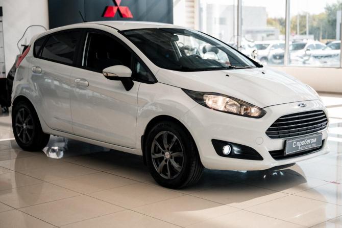 Ford Fiesta Mk6 Рестайлинг с пробегом 2018 года, цена 960 000 рублей, 90700 км, хэтчбек, Автокод Объявления