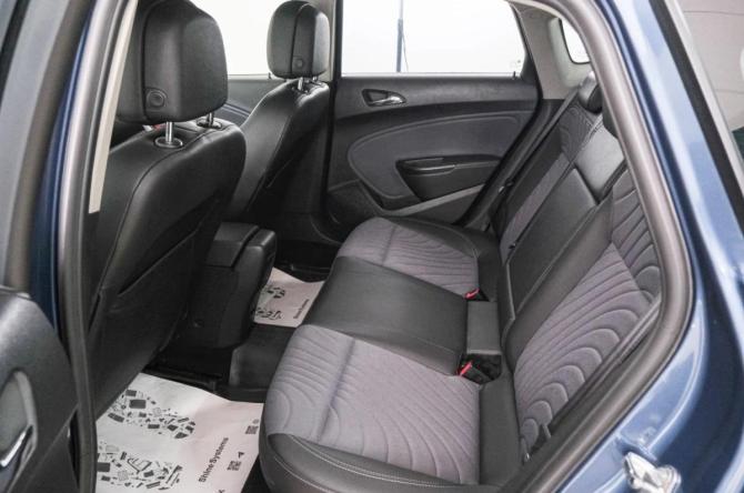 Opel Astra J Рестайлинг с пробегом 2014 года, цена 1 049 000 рублей, 87000 км, седан, Автокод Объявления