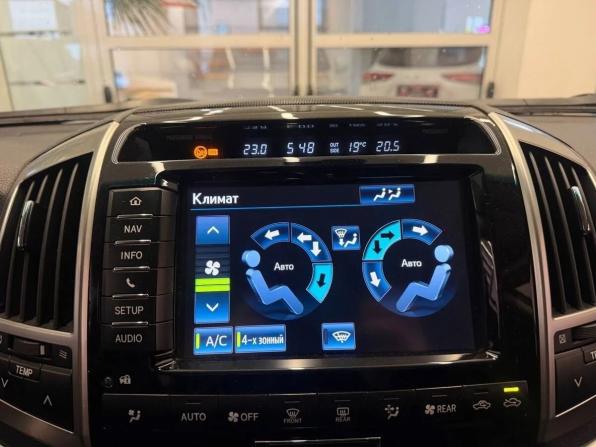 Toyota Land Cruiser 200 Series Рестайлинг 1 с пробегом 2015 года, цена 4 400 000 рублей, 172435 км, внедорожник, Автокод Объявления