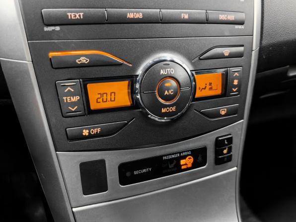 Toyota Corolla X (E140 E150) Рестайлинг с пробегом 2011 года, цена 925 000 рублей, 350000 км, седан, Автокод Объявления