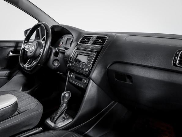 Volkswagen Polo V Рестайлинг с пробегом 2017 года, цена 1 100 000 рублей, 171471 км, седан, Автокод Объявления