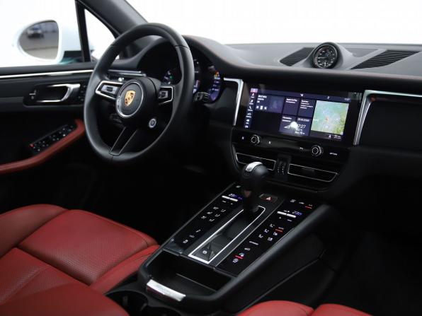 Porsche Macan I Рестайлинг 2 с пробегом 2025 года, цена 9 300 000 рублей, 4714 км, внедорожник, Автокод Объявления