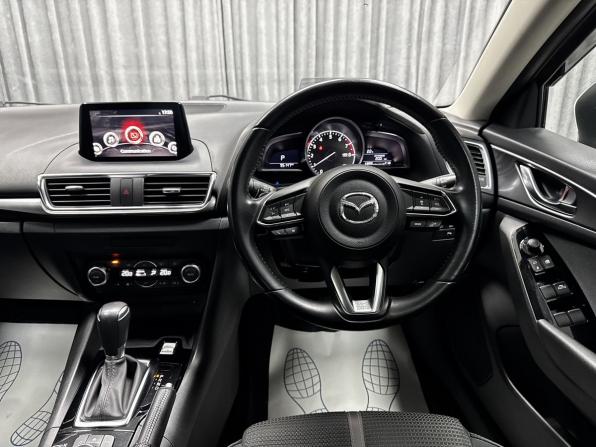 Mazda Axela III Рестайлинг с пробегом 2017 года, цена 1 570 000 рублей, 95146 км, седан, Автокод Объявления