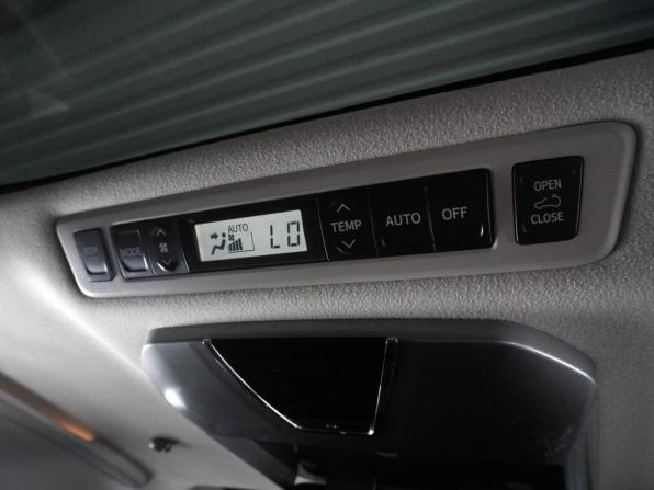 Toyota Vellfire I с пробегом 2010 года, цена 2 120 000 рублей, 270777 км, минивэн, Автокод Объявления