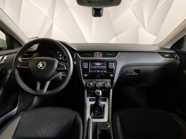 Skoda Octavia III (A7) Рестайлинг с пробегом 2017 года, цена 1 611 000 рублей, 65807 км, лифтбек, Автокод Объявления