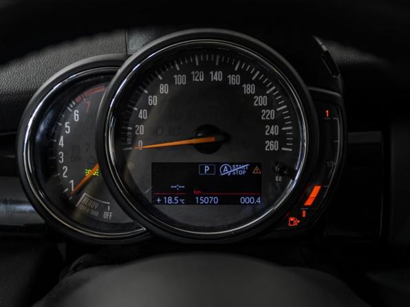 Mini Hatch III (F55/F56) Рестайлинг с пробегом 2019 года, цена 2 498 000 рублей, 15062 км, хэтчбек, Автокод Объявления