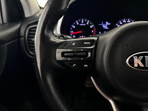 Kia Rio IV Рестайлинг с пробегом 2021 года, цена 1 600 000 рублей, 54726 км, хэтчбек, Автокод Объявления