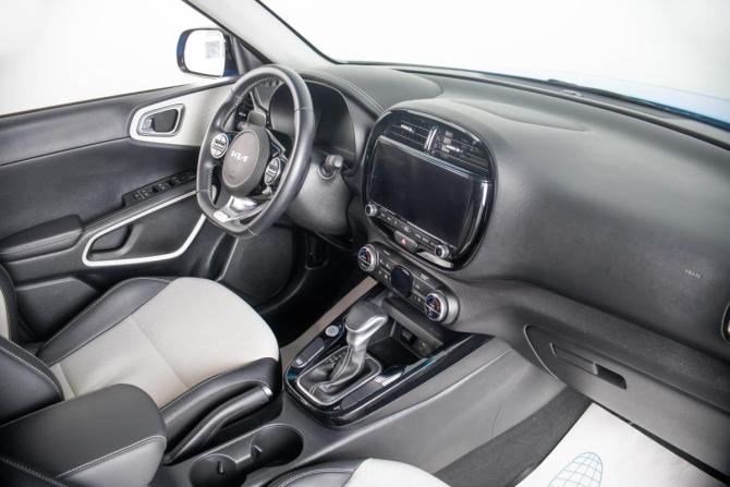 Kia Soul III Рестайлинг с пробегом 2023 года, цена 2 099 000 рублей, 43200 км, хэтчбек, Автокод Объявления