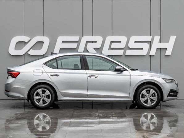 Skoda Octavia IV (A8) с пробегом 2021 года, цена 2 270 000 рублей, 124022 км, лифтбек, Автокод Объявления