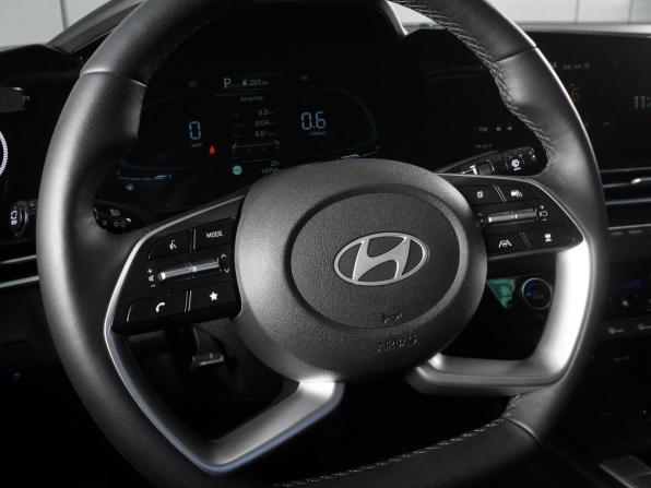 Hyundai Elantra VII (CN7) Рестайлинг с пробегом 2024 года, цена 1 999 000 рублей, 14956 км, седан, Автокод Объявления