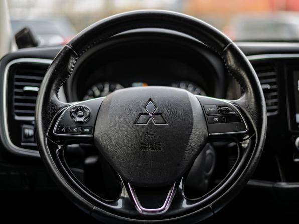 Mitsubishi Outlander III Рестайлинг 3 с пробегом 2021 года, цена 1 815 000 рублей, 194596 км, внедорожник, Автокод Объявления