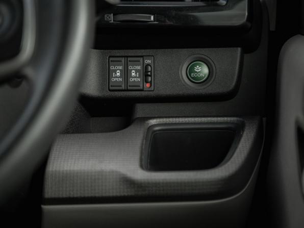 Honda Stepwgn V с пробегом 2015 года, цена 2 035 000 рублей, 80000 км, минивэн, Автокод Объявления