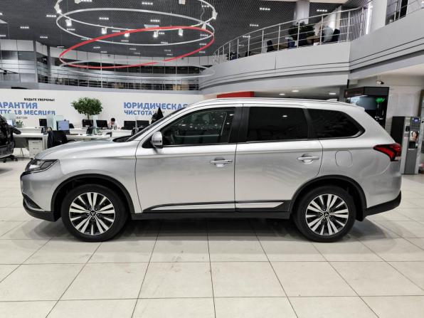 Mitsubishi Outlander III Рестайлинг 3 с пробегом 2021 года, цена 2 700 000 рублей, 63232 км, внедорожник, Автокод Объявления