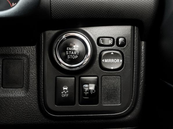 Toyota Wish II Рестайлинг с пробегом 2016 года, цена 1 645 000 рублей, 177003 км, минивэн, Автокод Объявления