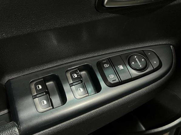 Kia Rio IV с пробегом 2018 года, цена 999 000 рублей, 115000 км, хэтчбек, Автокод Объявления