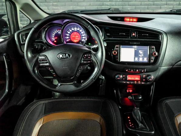 Kia Ceed II Рестайлинг с пробегом 2018 года, цена 1 405 000 рублей, 95095 км, хэтчбек, Автокод Объявления