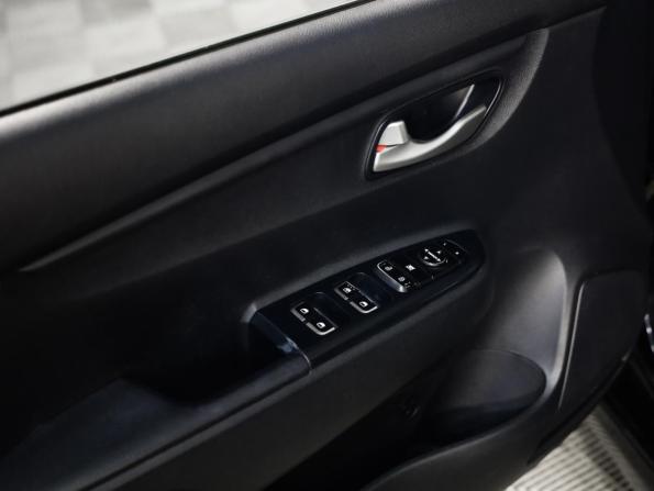 Kia Rio IV с пробегом 2018 года, цена 889 777 рублей, 172000 км, седан, Автокод Объявления