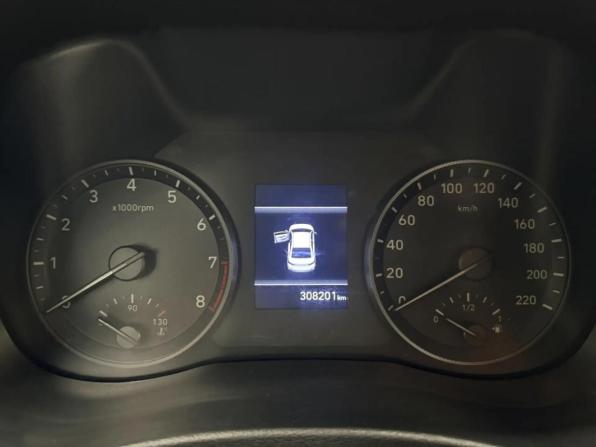 Hyundai Solaris II с пробегом 2018 года, цена 876 530 рублей, 308194 км, седан, Автокод Объявления