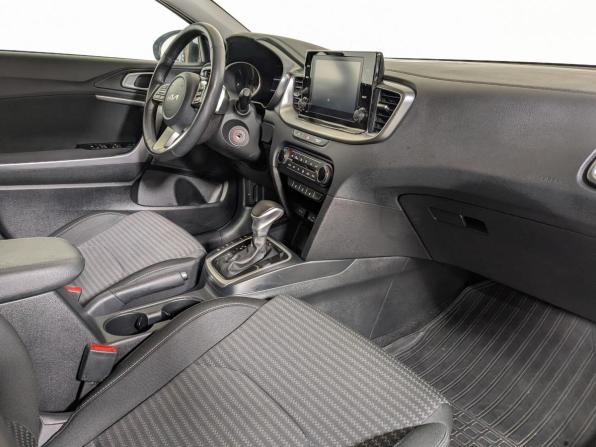 Kia Ceed III Рестайлинг с пробегом 2022 года, цена 2 149 000 рублей, 47000 км, хэтчбек, Автокод Объявления