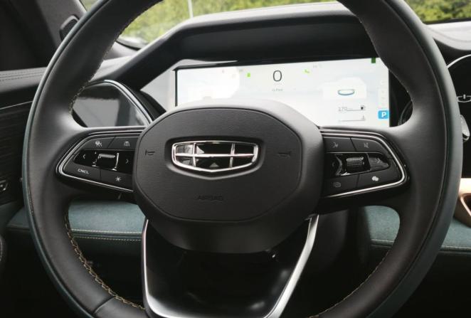 Geely Xingyue I Рестайлинг (S) с пробегом 2023 года, цена 3 349 000 рублей, 16398 км, внедорожник, Автокод Объявления