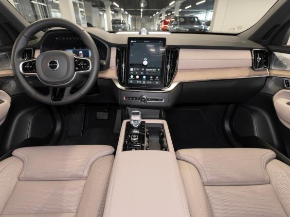 Volvo XC90 II Рестайлинг 2 с пробегом 2025 года, цена 9 750 000 рублей, 11 км, внедорожник, Автокод Объявления