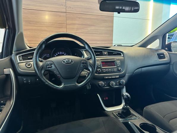 Kia Ceed II Рестайлинг с пробегом 2016 года, цена 1 250 000 рублей, 71000 км, хэтчбек, Автокод Объявления
