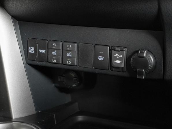 Toyota RAV4 IV (XA40) Рестайлинг с пробегом 2017 года, цена 2 359 658 рублей, 120767 км, внедорожник, Автокод Объявления