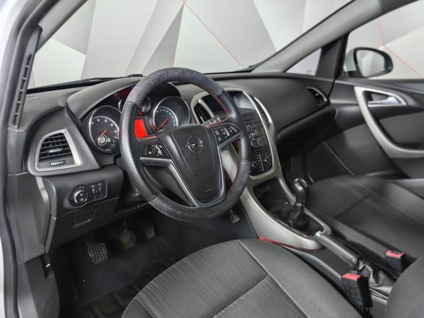 Opel Astra J с пробегом 2011 года, цена 589 000 рублей, 132801 км, хэтчбек, Автокод Объявления