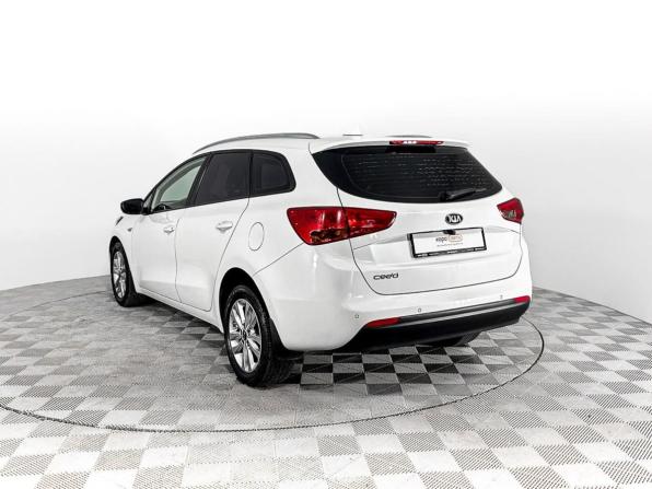 Kia Ceed II Рестайлинг с пробегом 2017 года, цена 1 329 100 рублей, 122742 км, универсал, Автокод Объявления