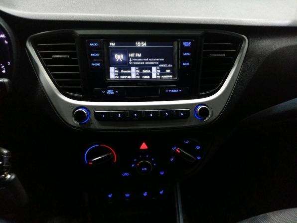 Hyundai Solaris II с пробегом 2017 года, цена 910 000 рублей, 199300 км, седан, Автокод Объявления