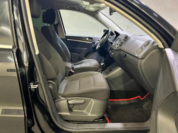 Volkswagen Tiguan I Рестайлинг с пробегом 2011 года, цена 899 000 рублей, 284853 км, внедорожник, Автокод Объявления