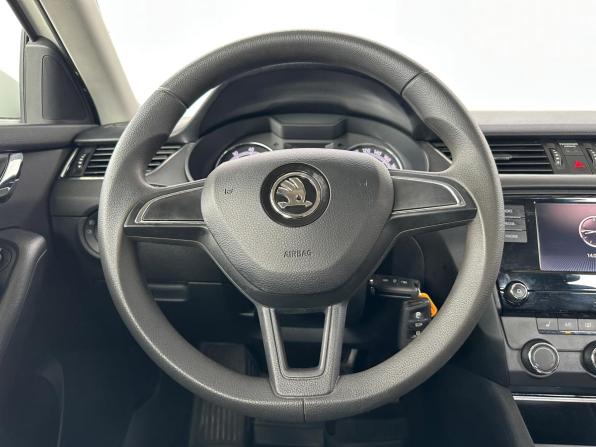 Skoda Octavia III (A7) Рестайлинг с пробегом 2019 года, цена 1 870 000 рублей, 68900 км, лифтбек, Автокод Объявления