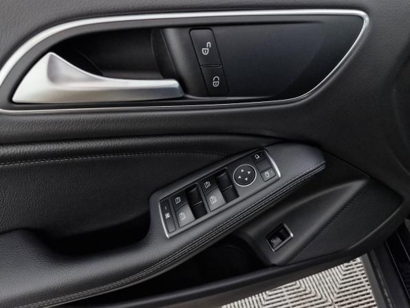 Mercedes-Benz GLA I (X156) Рестайлинг с пробегом 2018 года, цена 2 327 000 рублей, 116298 км, внедорожник, Автокод Объявления