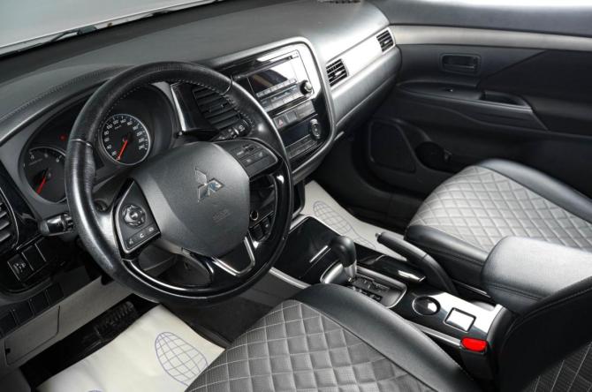 Mitsubishi Outlander III Рестайлинг 2 с пробегом 2017 года, цена 1 949 000 рублей, 13323 км, внедорожник, Автокод Объявления