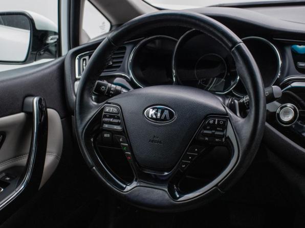 Kia Ceed II Рестайлинг с пробегом 2017 года, цена 1 560 000 рублей, 98000 км, хэтчбек, Автокод Объявления
