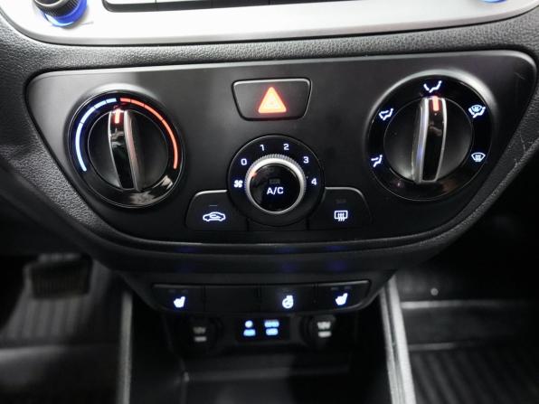 Hyundai Solaris II с пробегом 2018 года, цена 1 109 000 рублей, 151902 км, седан, Автокод Объявления