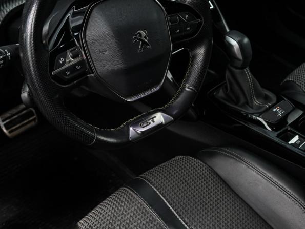Peugeot 2008 II с пробегом 2021 года, цена 1 950 000 рублей, 74439 км, внедорожник, Автокод Объявления