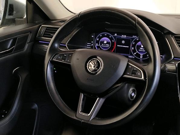 Skoda Superb III Рестайлинг с пробегом 2020 года, цена 2 789 000 рублей, 130654 км, лифтбек, Автокод Объявления