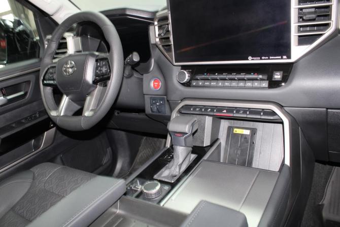 Toyota Sequoia III с пробегом 2023 года, цена 12 900 000 рублей, 39200 км, внедорожник, Автокод Объявления