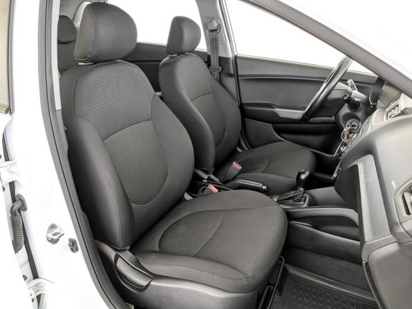 Kia Rio III Рестайлинг с пробегом 2017 года, цена 1 320 000 рублей, 69162 км, хэтчбек, Автокод Объявления