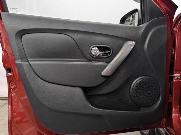 Renault Sandero II Рестайлинг с пробегом 2019 года, цена 1 195 000 рублей, 84919 км, хэтчбек, Автокод Объявления