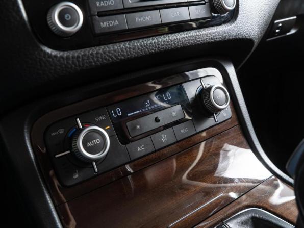 Volkswagen Touareg II Рестайлинг с пробегом 2015 года, цена 3 355 000 рублей, 171514 км, внедорожник, Автокод Объявления