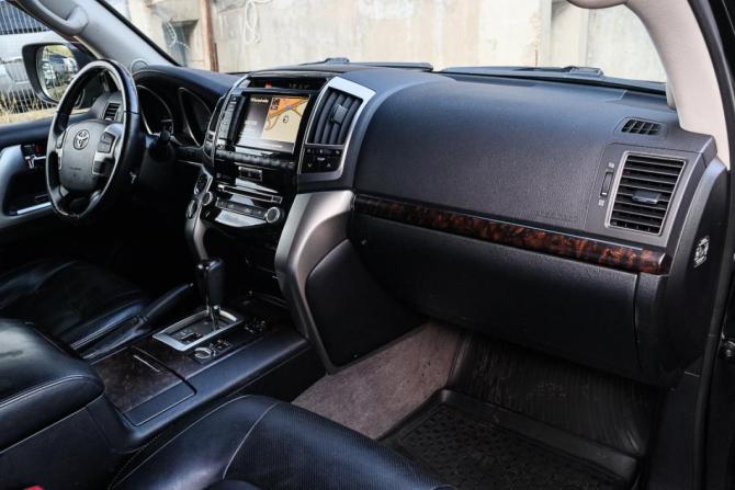 Toyota Land Cruiser 200 Series Рестайлинг 1 с пробегом 2014 года, цена 3 550 000 рублей, 208322 км, внедорожник, Автокод Объявления