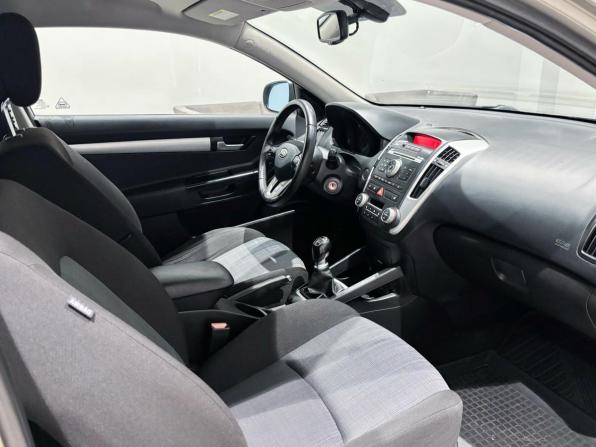 Kia Ceed I Рестайлинг с пробегом 2011 года, цена 685 358 рублей, 201478 км, хэтчбек, Автокод Объявления