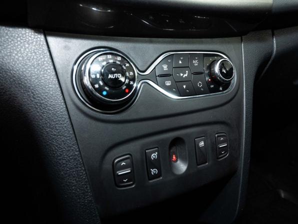 Renault Sandero II с пробегом 2017 года, цена 933 000 рублей, 183700 км, хэтчбек, Автокод Объявления