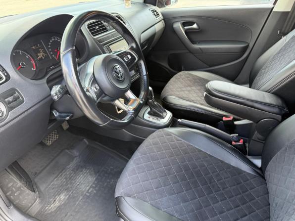 Volkswagen Polo V Рестайлинг с пробегом 2019 года, цена 1 300 000 рублей, 109000 км, седан, Автокод Объявления
