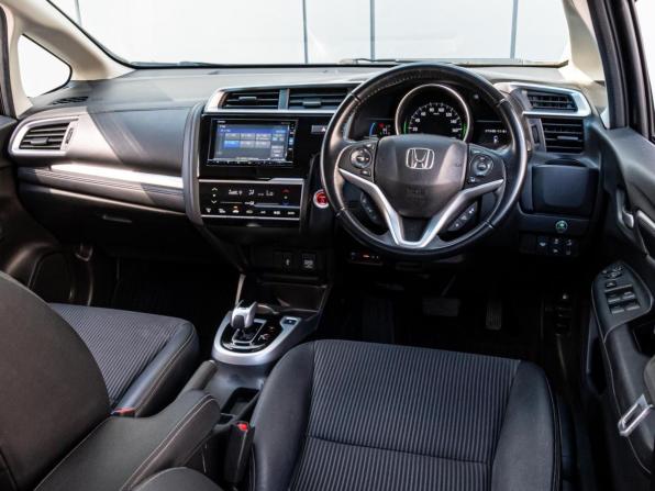 Honda Fit III Рестайлинг с пробегом 2017 года, цена 1 340 000 рублей, 102170 км, хэтчбек, Автокод Объявления