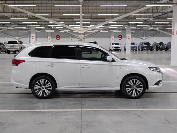 Mitsubishi Outlander III Рестайлинг 3 с пробегом 2022 года, цена 2 580 000 рублей, 69002 км, внедорожник, Автокод Объявления